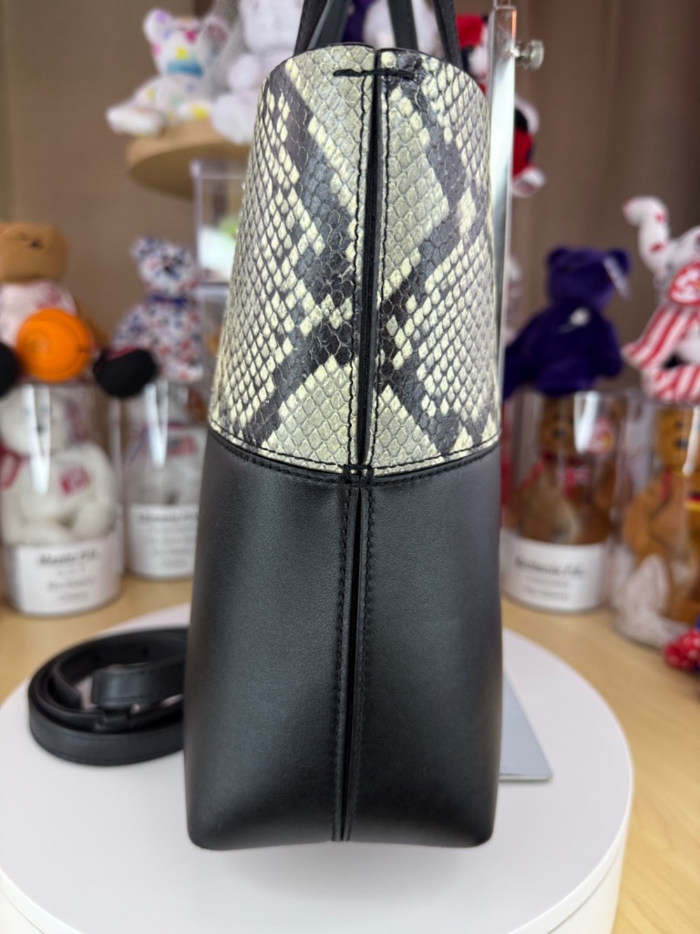 💥TORY BURCH - Block-T Mini Snake Embossed Tote - 45U398 - Picture 10 of 17